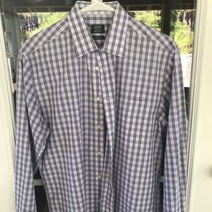 Men’s slim fit button down shirt